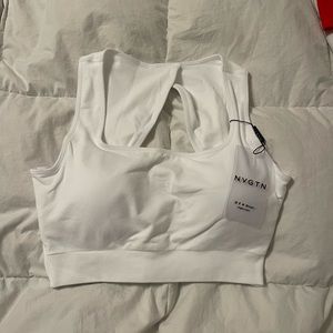 White Empower seamless toP NVGTN size medium